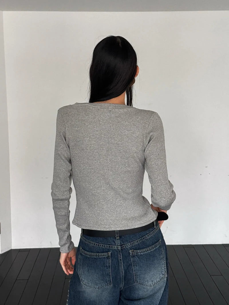 Diagonal buttoned cardigan