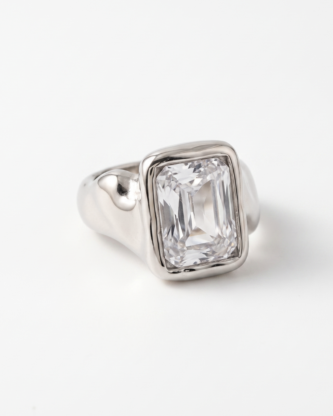 Nadia ring