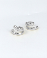 Salbeifarbene Ohrmanschetten