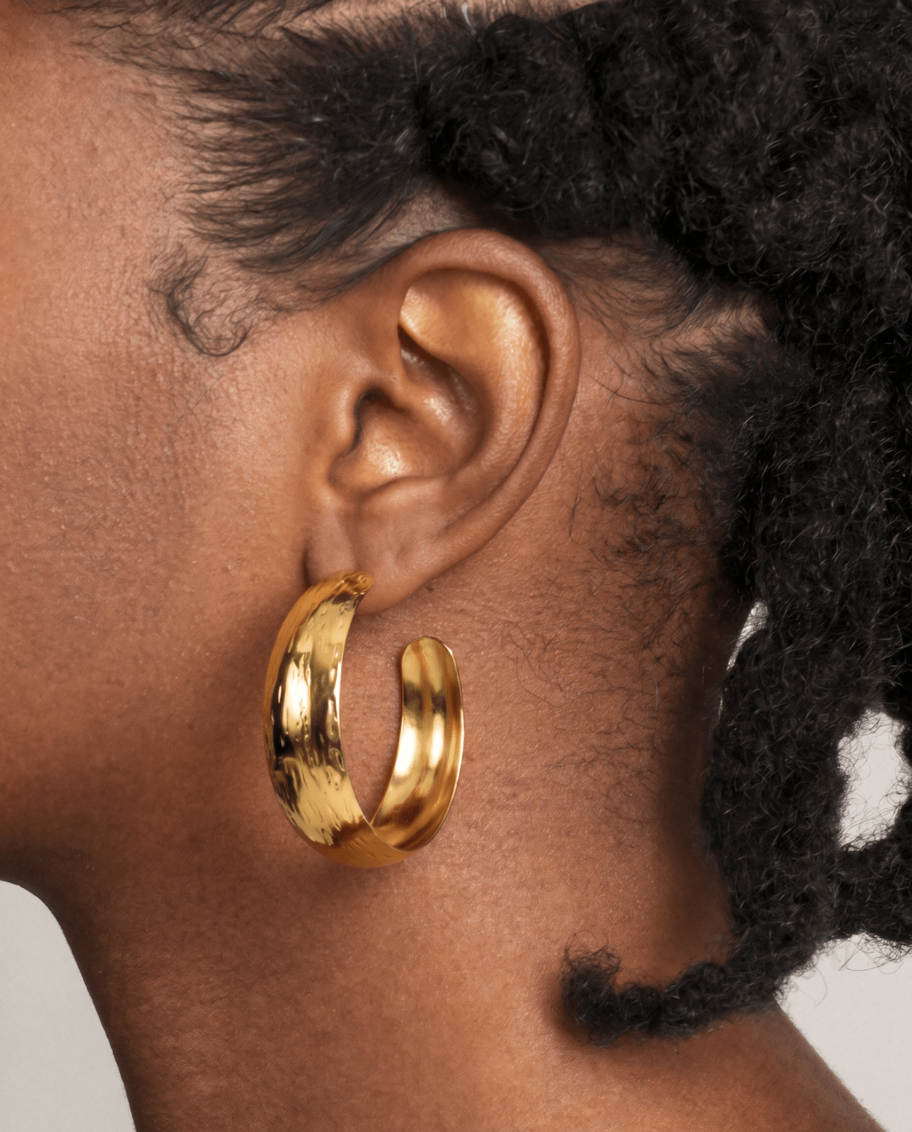 Carved hoop earrings - Opulaire - WATERPROOF jewelry - 
