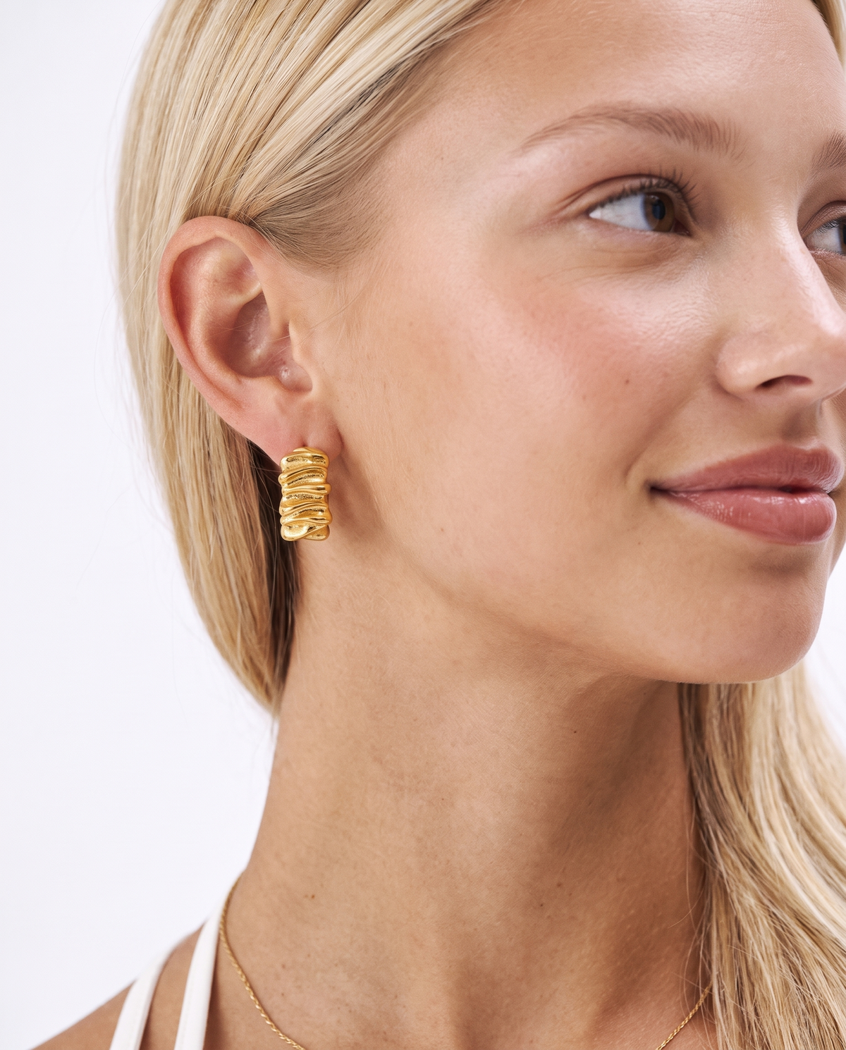 Elin - Draped huggie earrings - Stainless steel