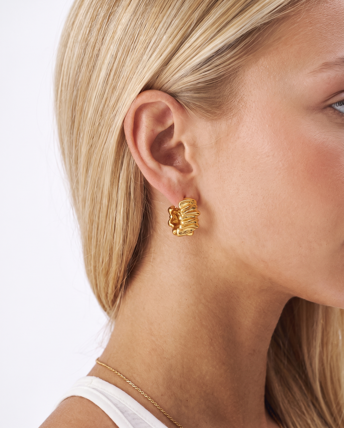Elin - Draped huggie earrings - Stainless steel