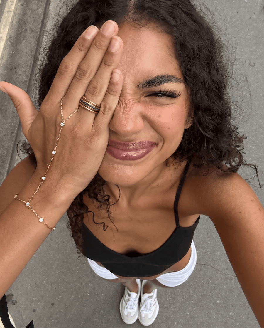Anne chaîne à main